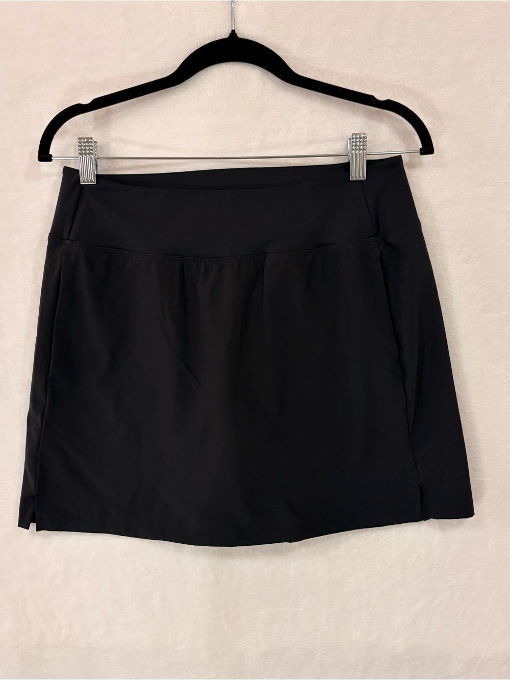 🖤 Under Armour Golf Skort – Women’s Medium – Black Athletic Skirt with Shorts